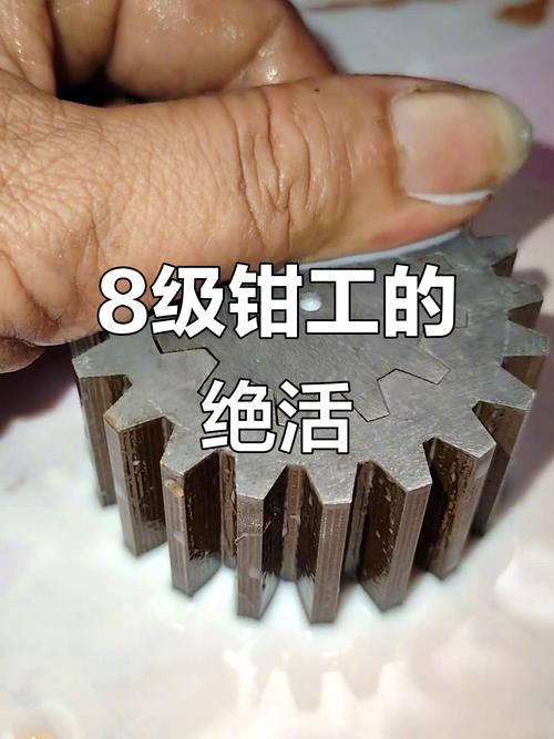 老钳工手工打磨钢制量具成品图