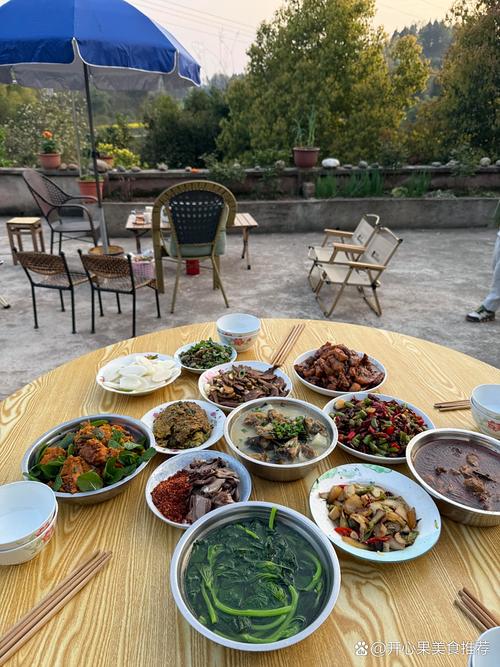 南漳龙王冲村农家院土菜餐桌