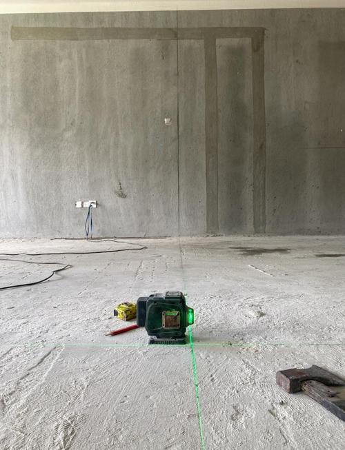 墙面垂平激光垂直拉线施工实拍