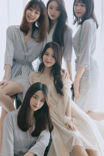 新娘准备晨袍姐妹团香槟色缎面