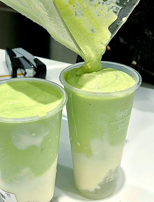 一杯难看的牛油果奶茶实物特写