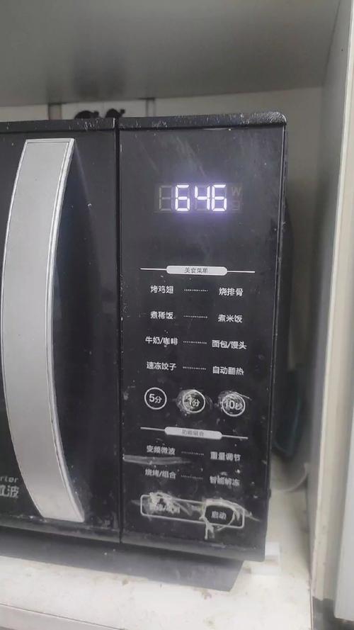 家用微波炉旋钮顺时针增加时间与逆时针减少时间对比标注图