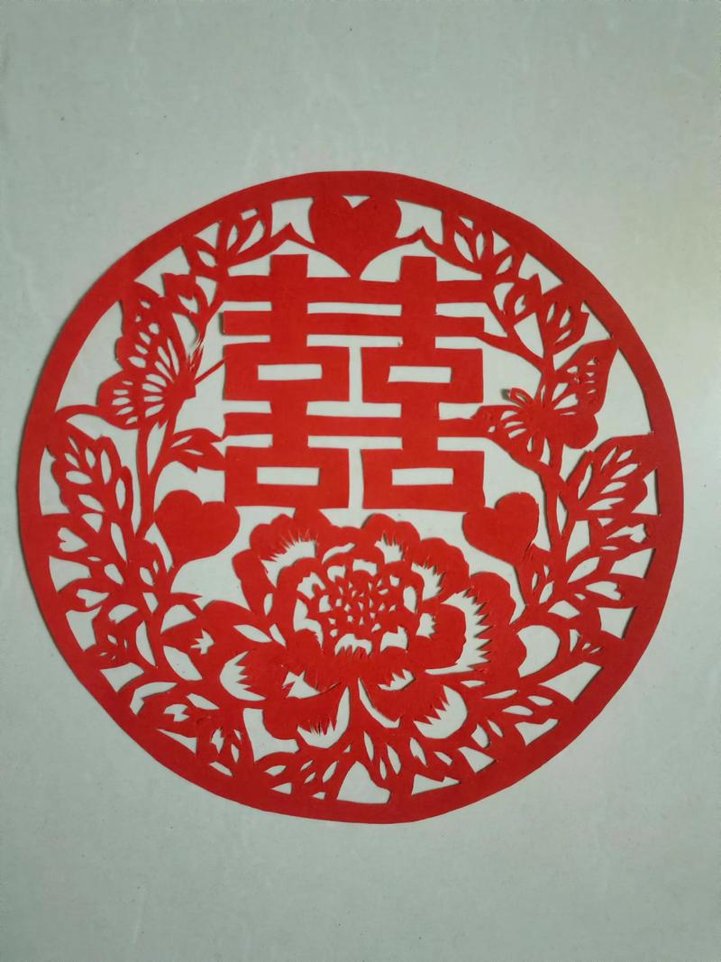 中式婚礼大门贴传统手剪双喜字特写