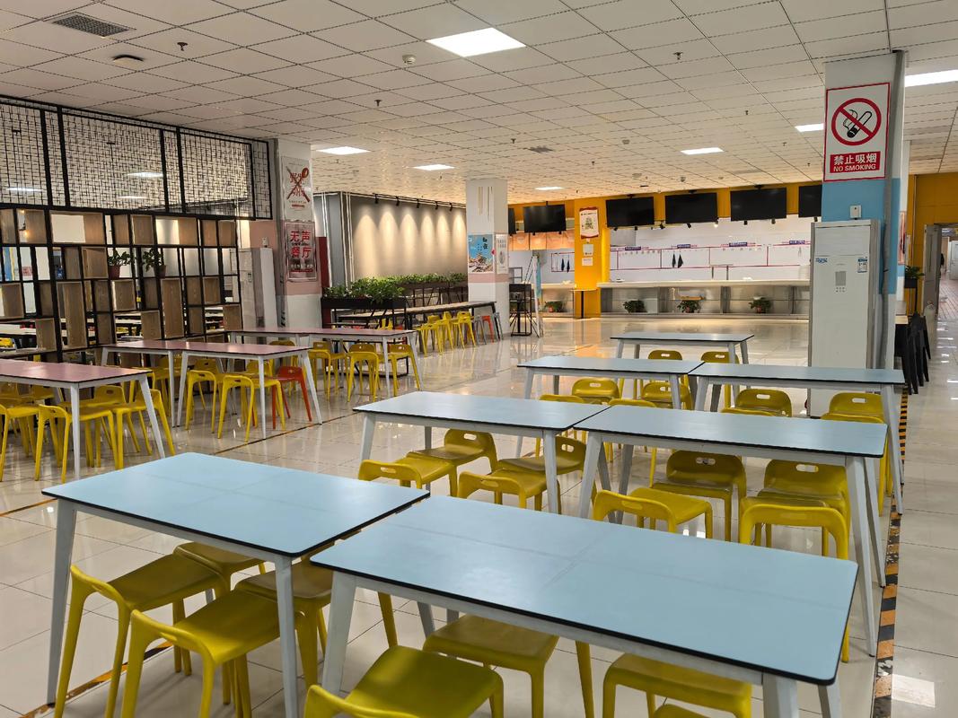 农村学校营养餐简陋厨房内部实拍