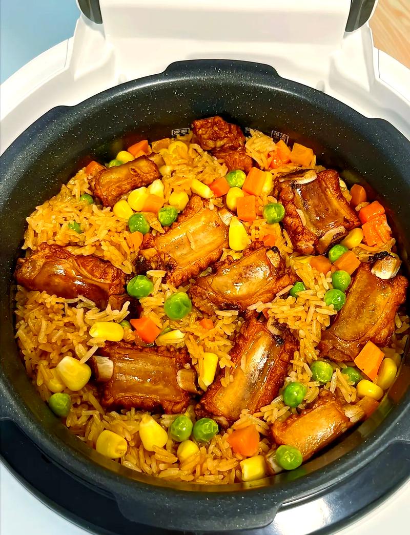 电饭锅一锅出什锦素食焖饭成品