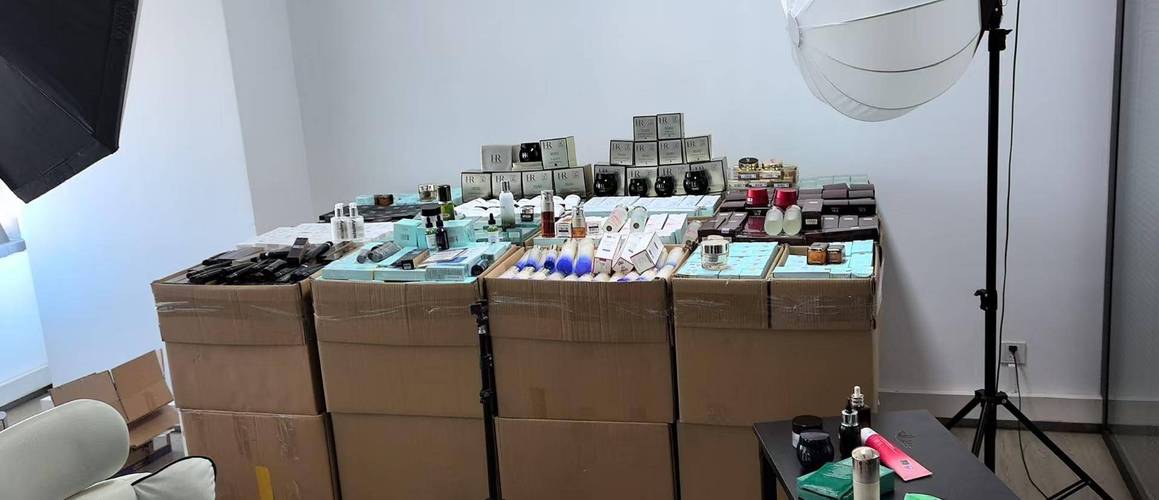 电商平台第三方店铺假冒美妆产品实拍