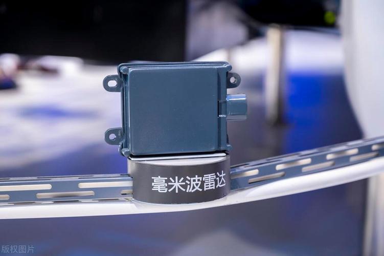 自动驾驶车载毫米波智能传感器实物图