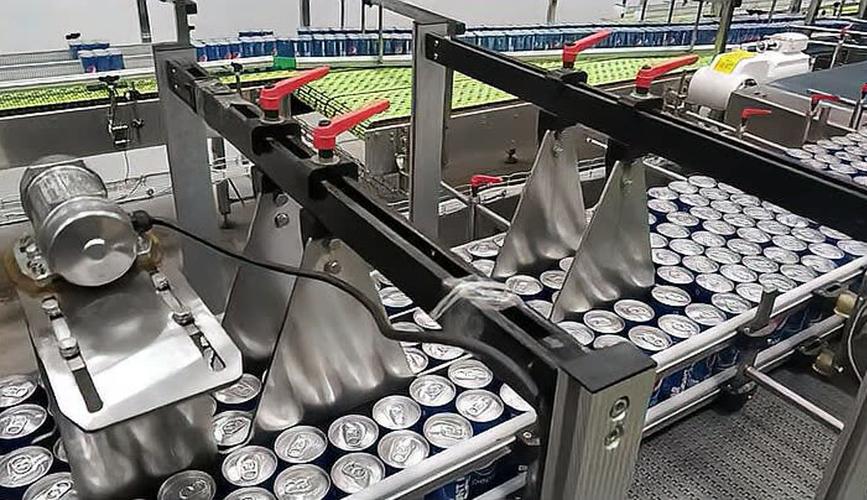 易拉罐罐装设备换型调试现场