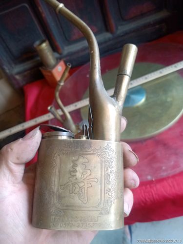 西安老城根老人缠红绳的铜头旱烟袋