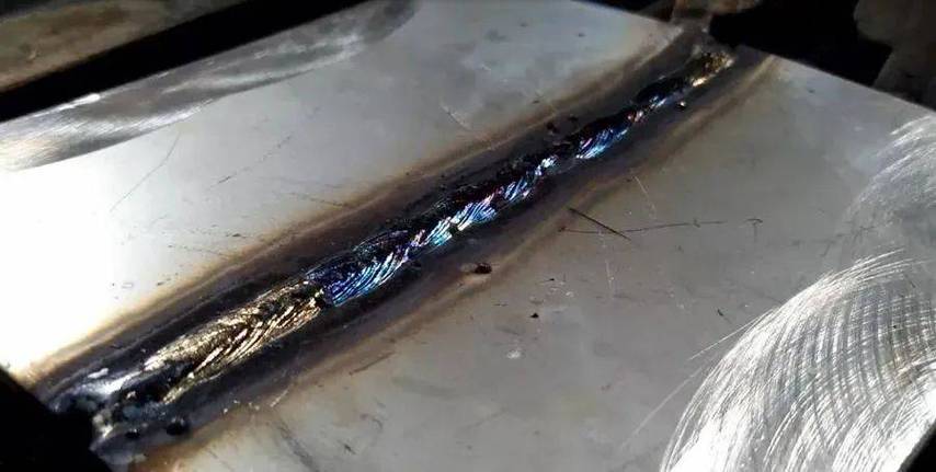 电弧焊纯CO2与富氩保护焊缝成型对比图