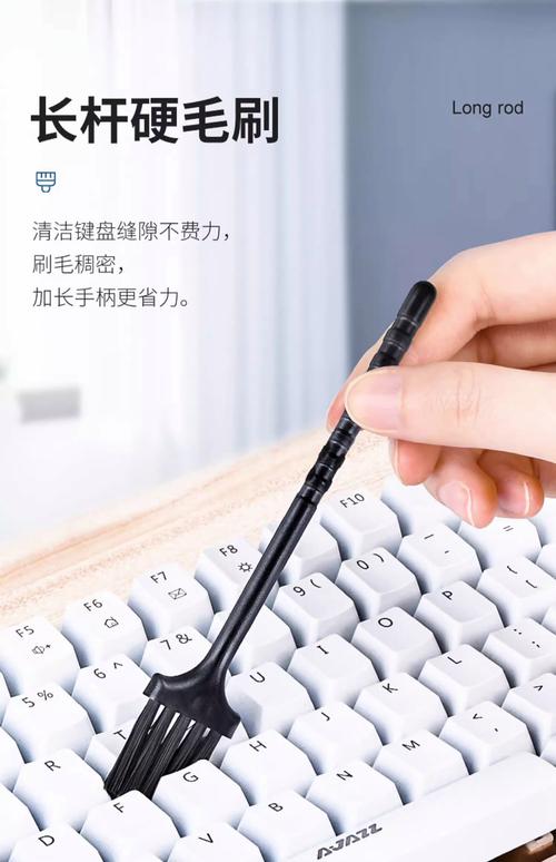 软毛刷清洁键盘缝隙操作实拍图