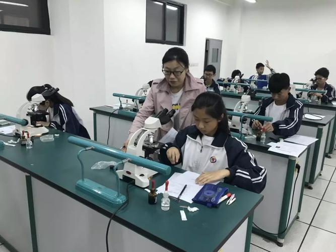 初中生生物实验操作考试显微镜操作实拍