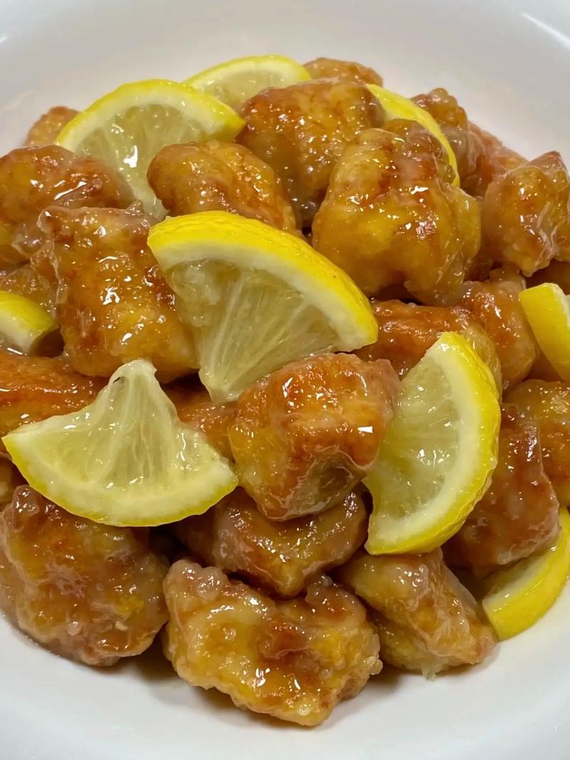 厨房台面新鲜柠檬和酸味食材搭配实拍