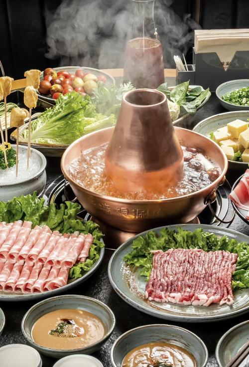 传统老北京铜锅清水涮羊肉实拍图