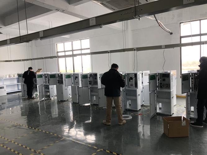 洗瓶机厂家售后工程师上门调试设备现场