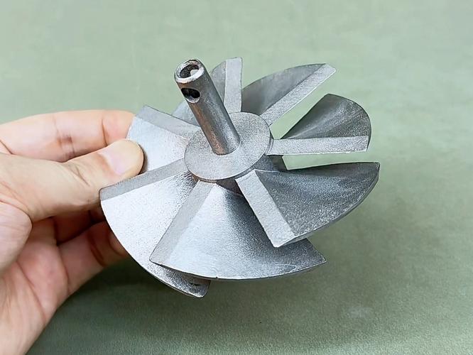 工业级金属3D打印机正在打印复杂叶轮零件