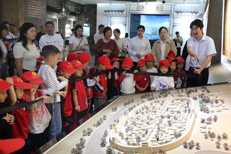 中学生本地城市规划馆研学眼界拓展活动