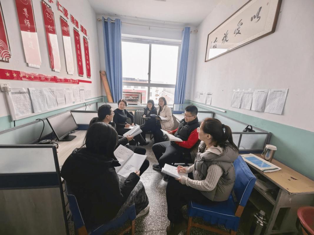 初中数学公开课小组交流环节实拍