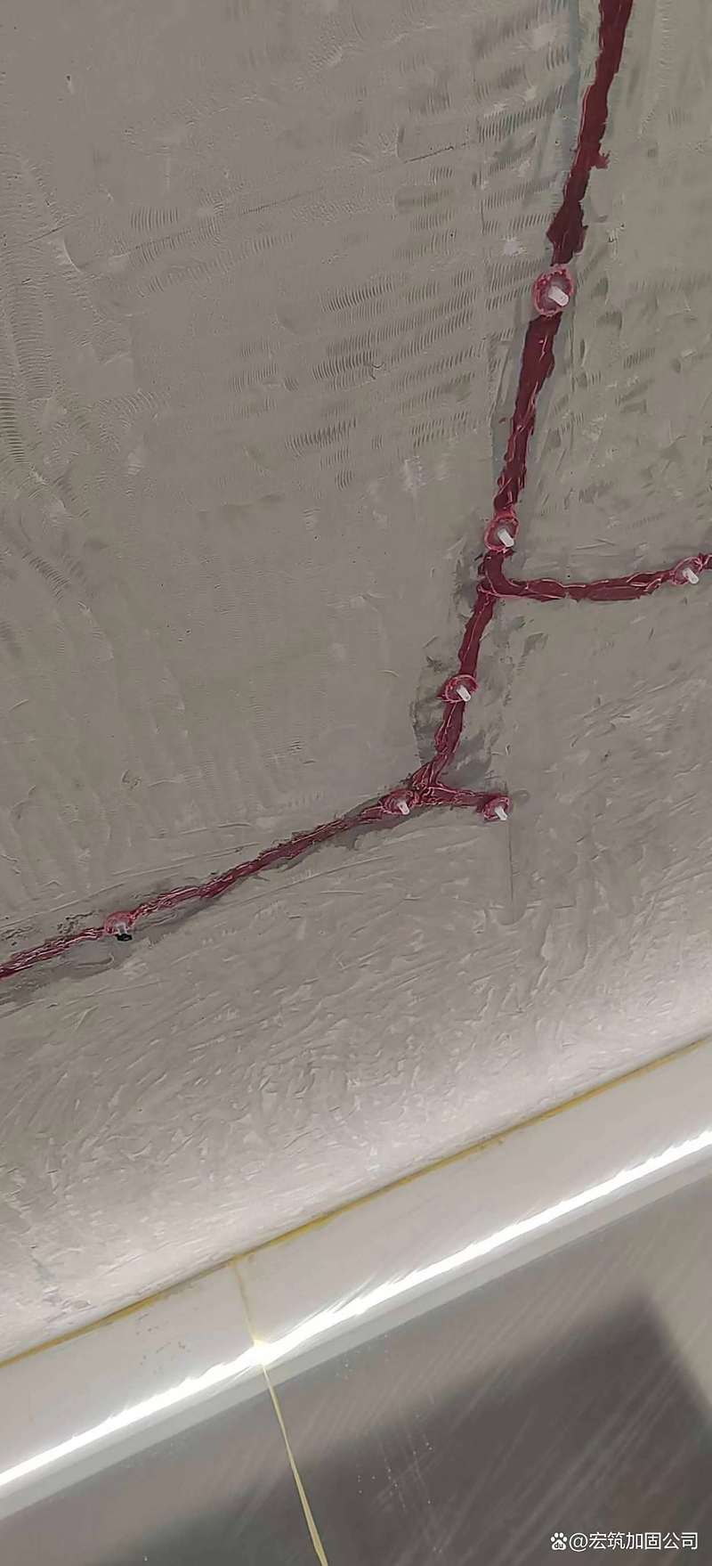 文保古建筑墙面违规水泥填缝裂缝处理现场