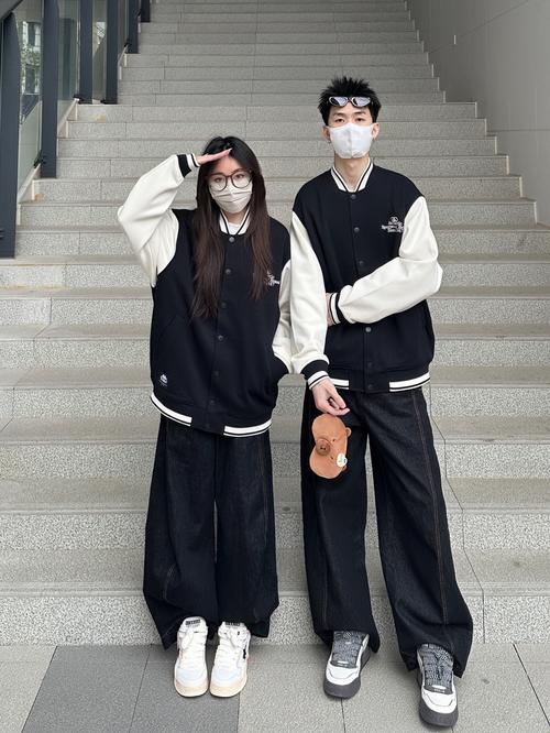 情侣三套衣服的九种搭配示意图