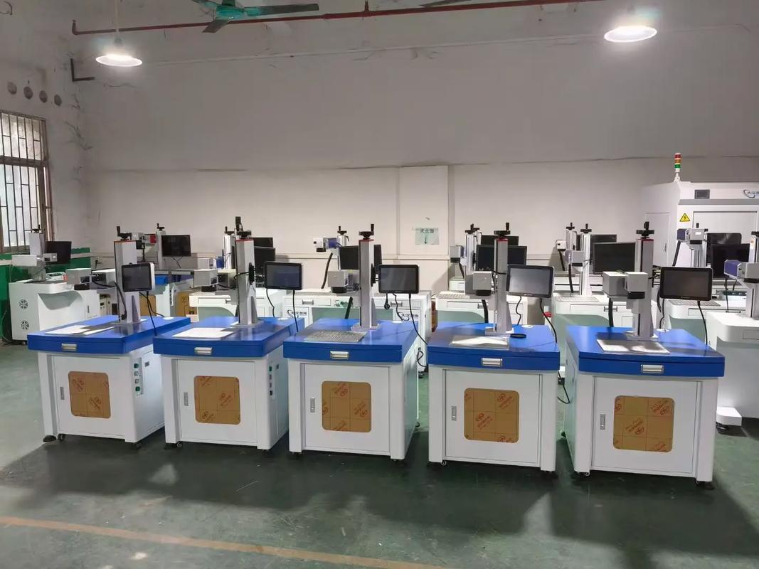 工厂车间全新光纤激光打标机实拍