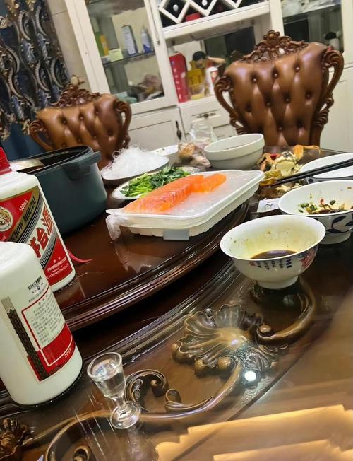 应酬酒局餐桌餐前垫胃食物