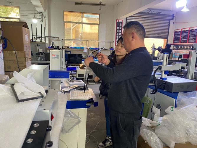 打标机厂家客户打样测试现场