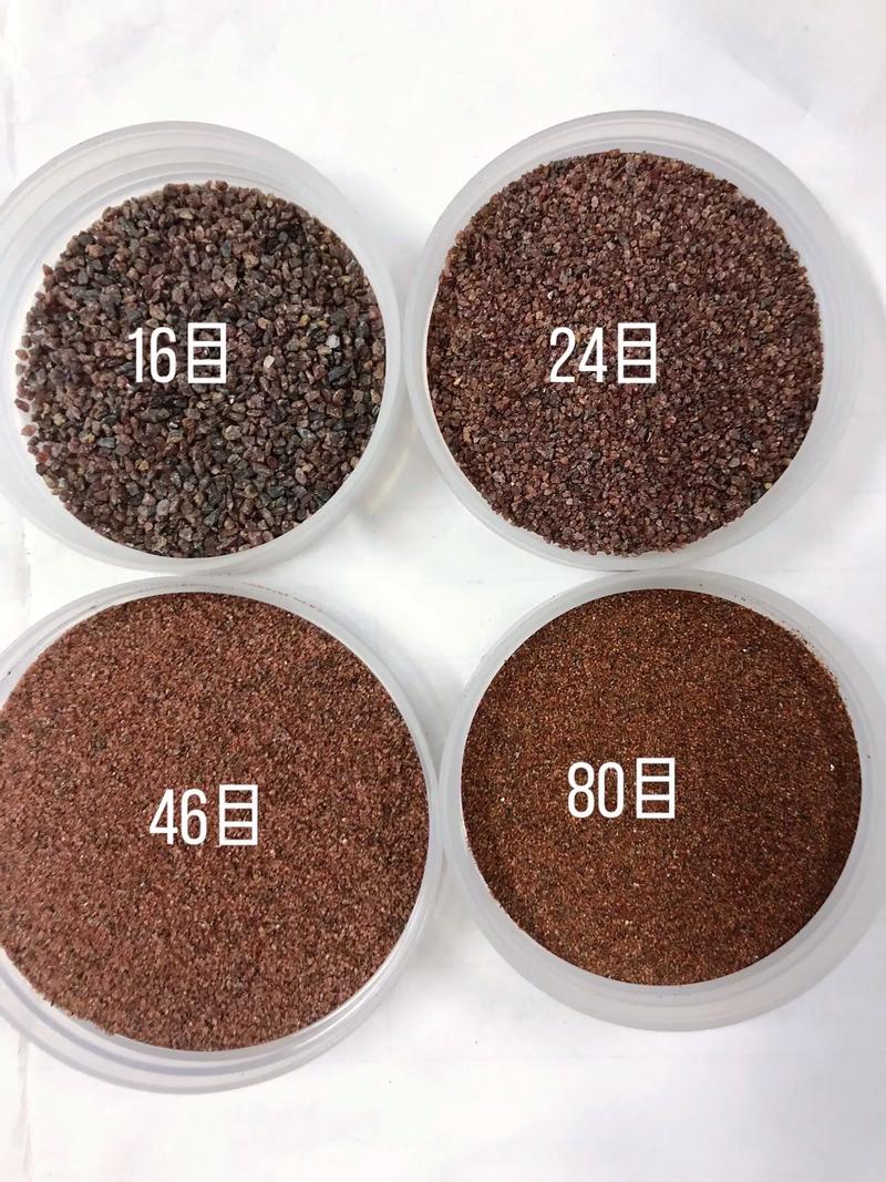 水刀切割用全新石榴石与回收磨料颗粒对比图