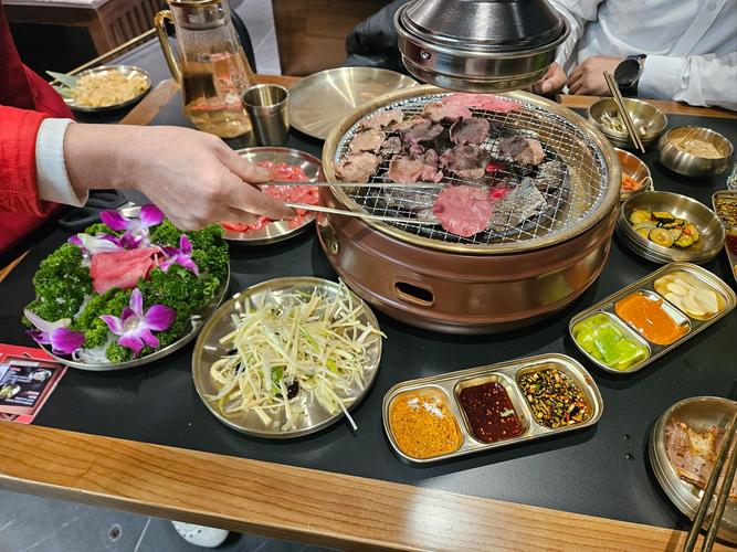西塔烤肉店炭火
