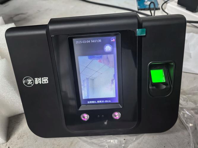 办公室前台掉漆蓝色指纹打卡机