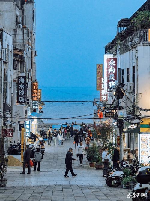三、银滩与老街:步行与公交的浪漫