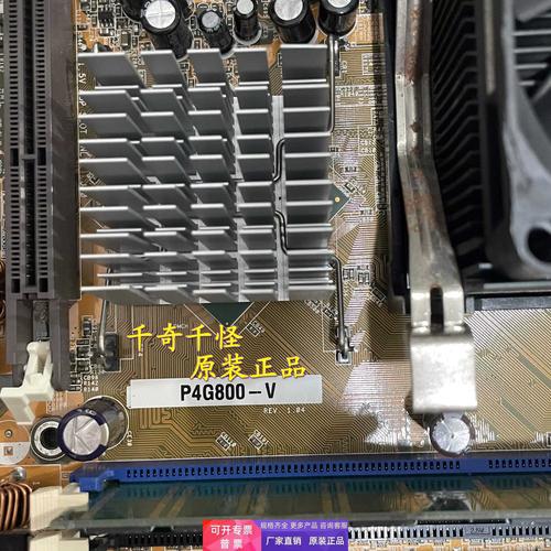 工厂车间内工控机拆解对比工业主板与消费主板电容细节