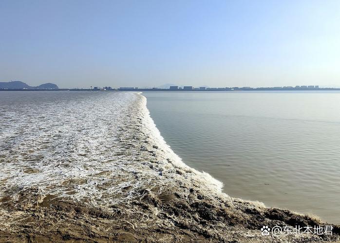 浙江海宁盐官钱塘江大潮壮观景象