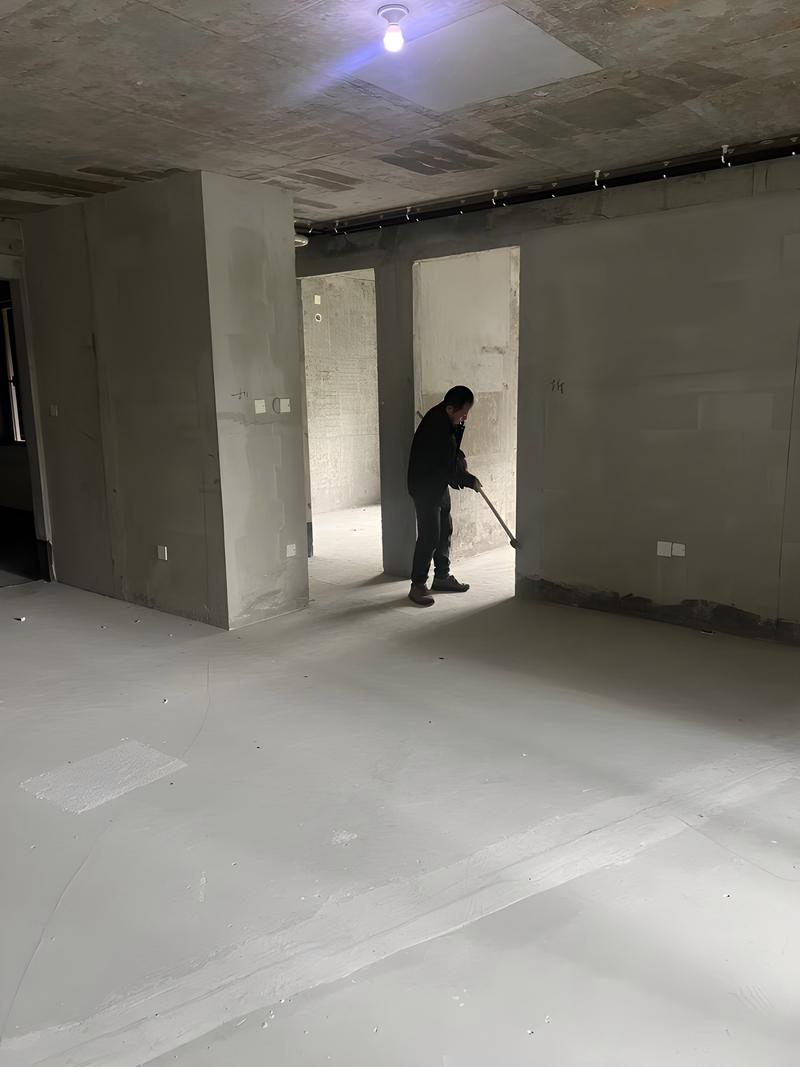 装修开工前地面浮灰清理实景图