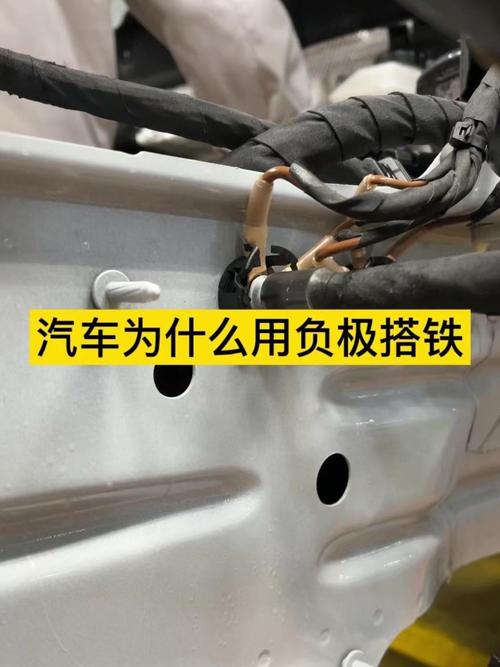 汽车大梁预留孔线束磨损搭铁实拍图