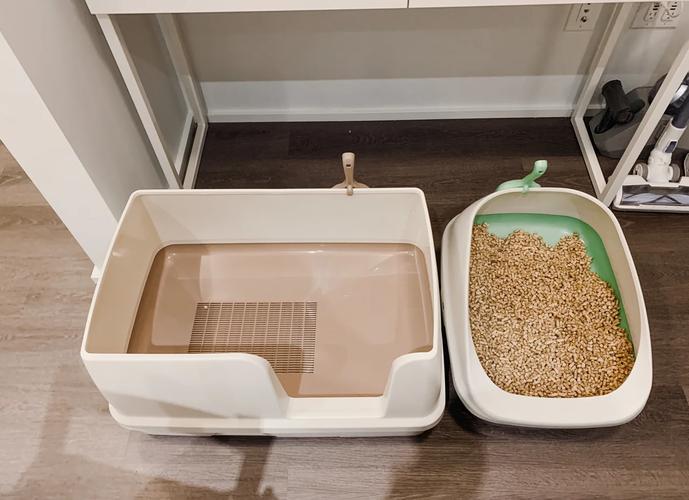 放置在洗衣机旁噪音区的家用猫砂盆实拍