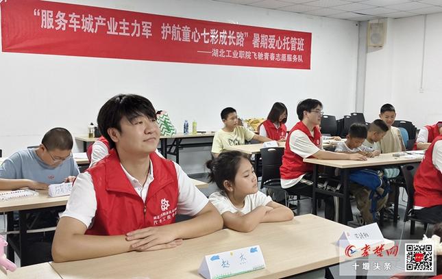 工业企业职工子女志愿服务开营合影