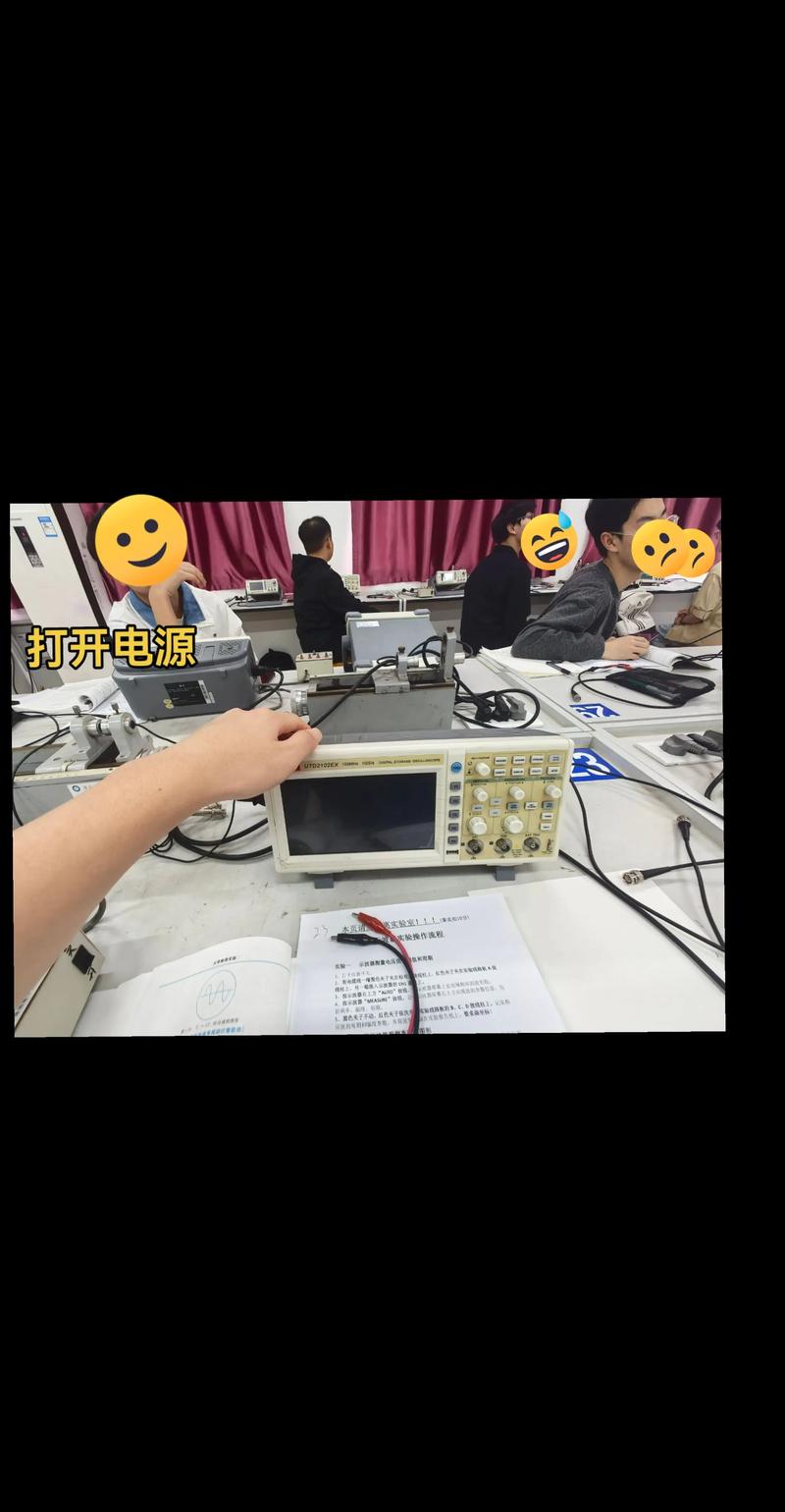 实验室里科研人员调试柔性传感器原型，导线连接示波器