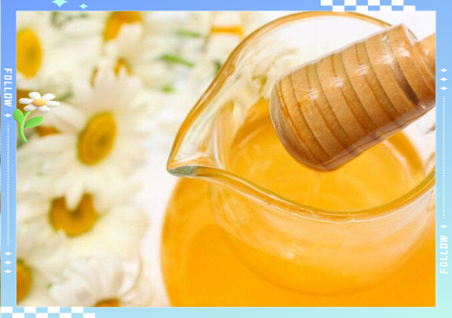 蜂蜜橄榄油自制保湿面膜碗搅拌图