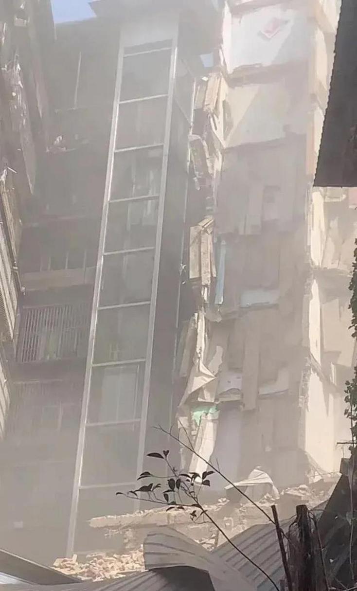 老旧小区加装电梯事故现场照片