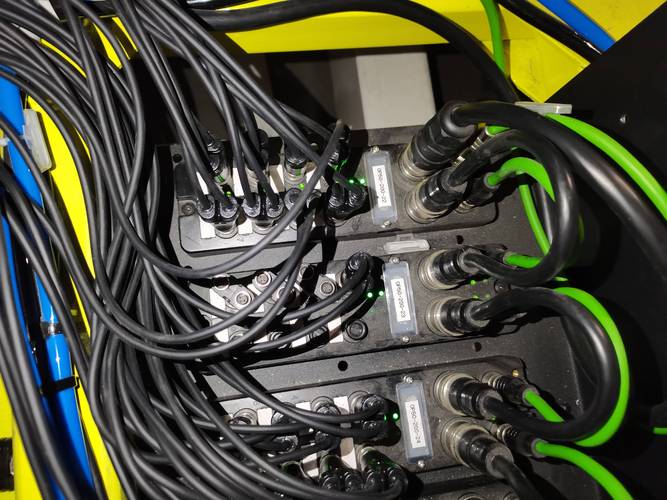 工厂工位侧边分布式控制系统IO模块安装实拍