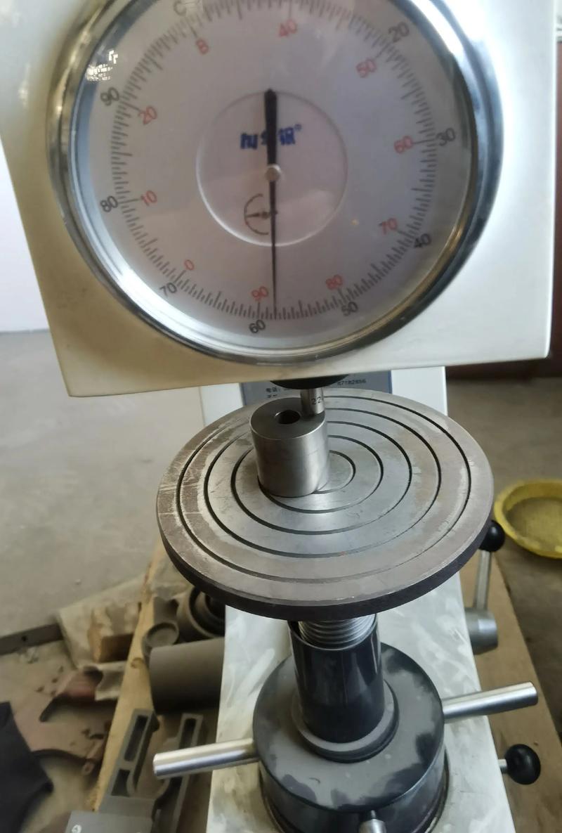挤出模具氮化处理表面硬度检测照片