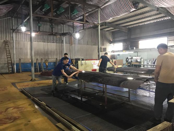 不锈钢工业键盘在食品加工车间带油污的现场图