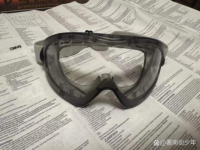 高速粒子撞击聚碳酸酯防护眼镜实验瞬间