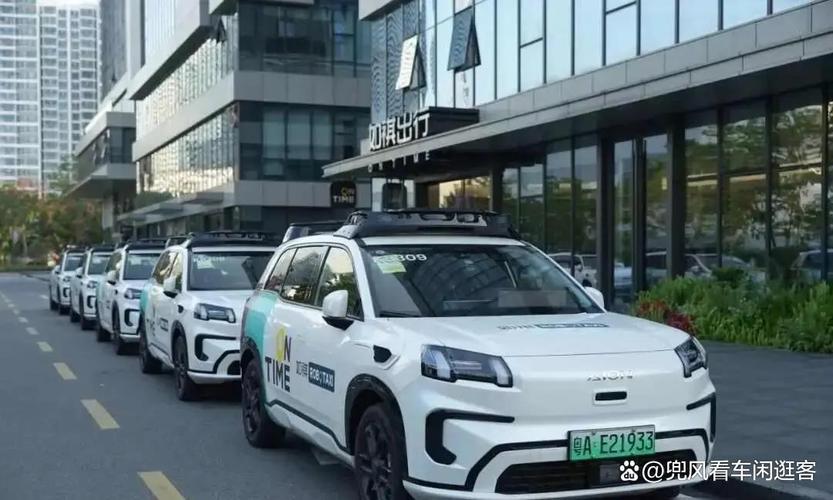 杭州街头无人驾驶网约车停靠点