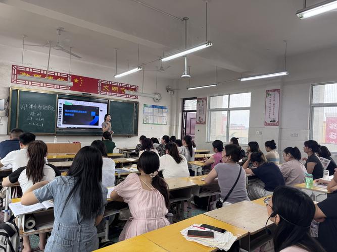教师使用互动白板进行课堂活动