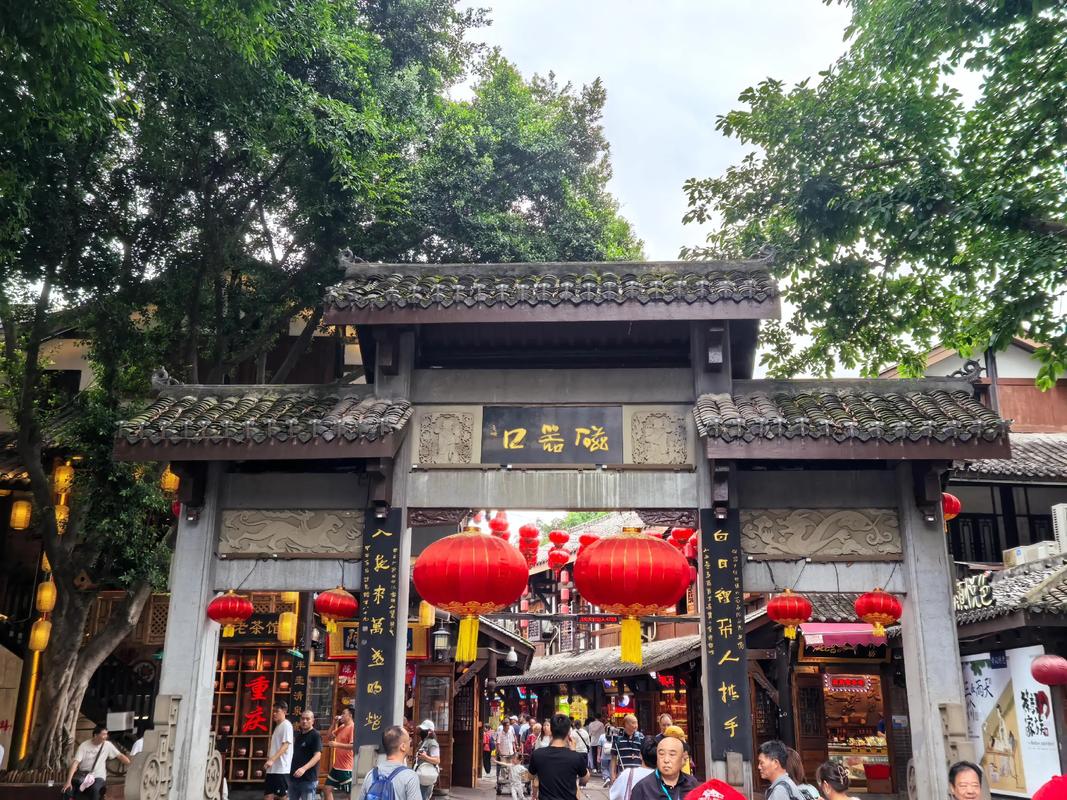 第二天:嘉陵江畔,磁器口之外的隐秘角落