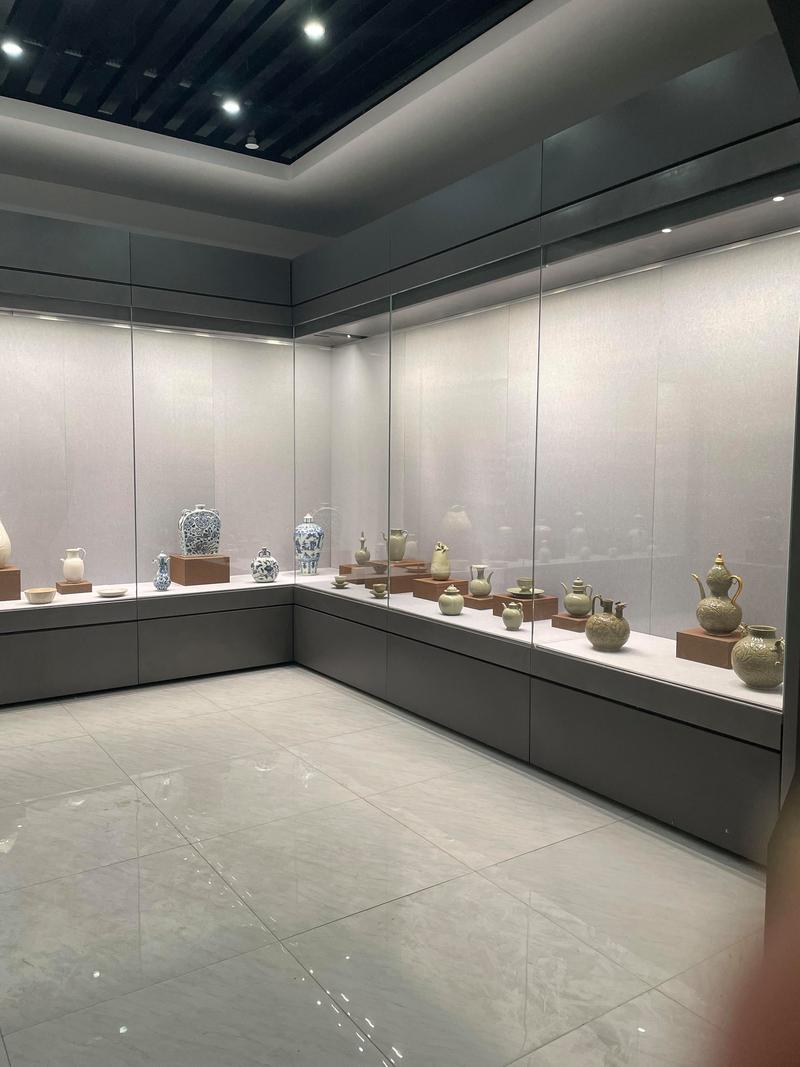 国内省级博物馆常设展厅馆藏文物展柜实拍图
