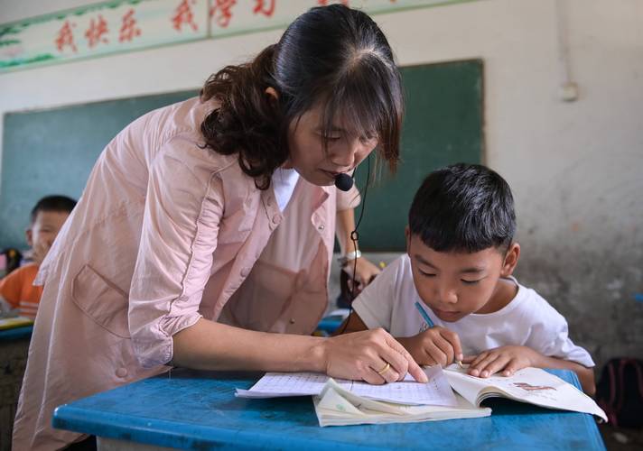 农村小班化教学教师单独辅导学生