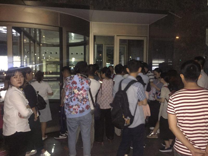留学生回国学历认证办理窗口排队